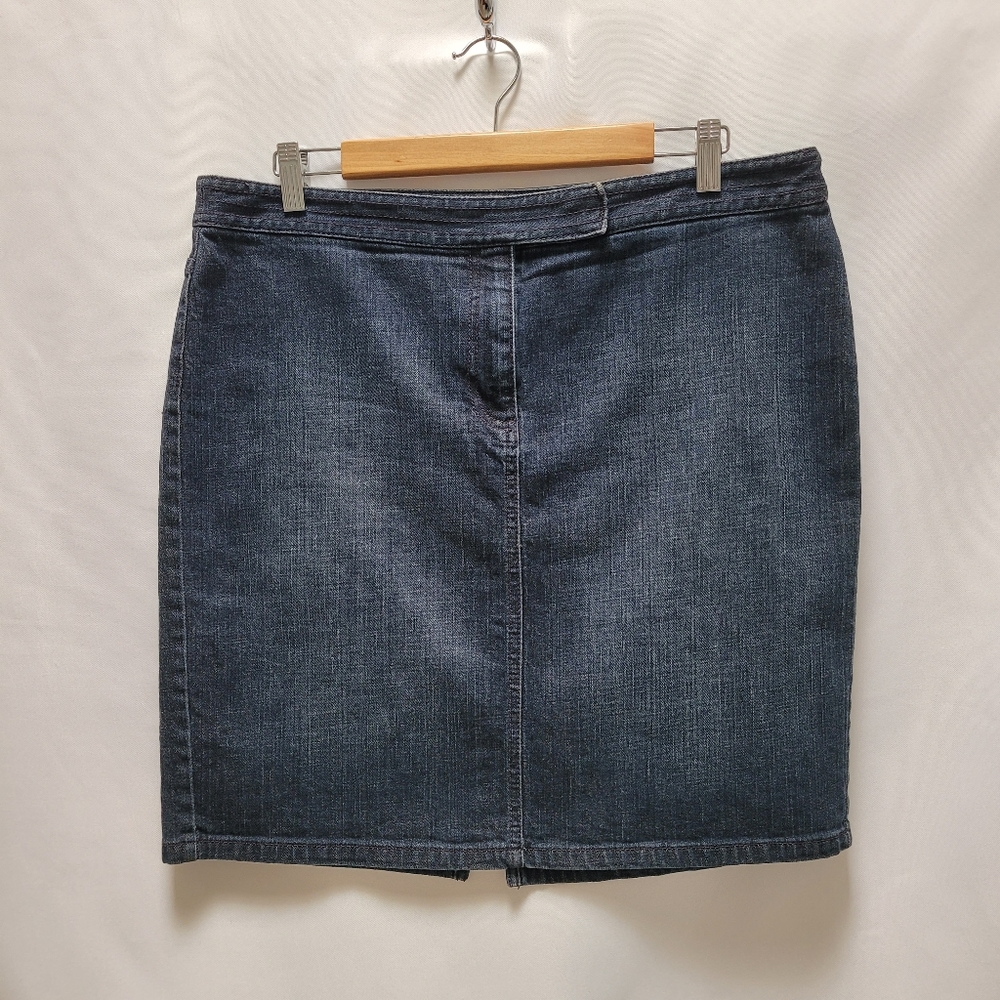 REPOSH DEAL Ann Taylor LOFT Dark Blue Denim Skirt - Size 14